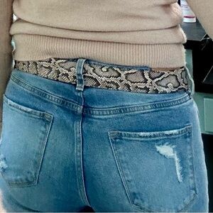 SNAKE-PRINT BELT